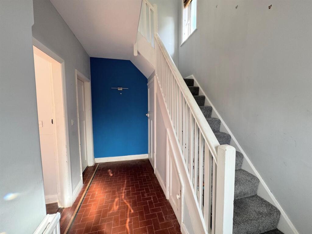 ENTRANCE HALLWAY
