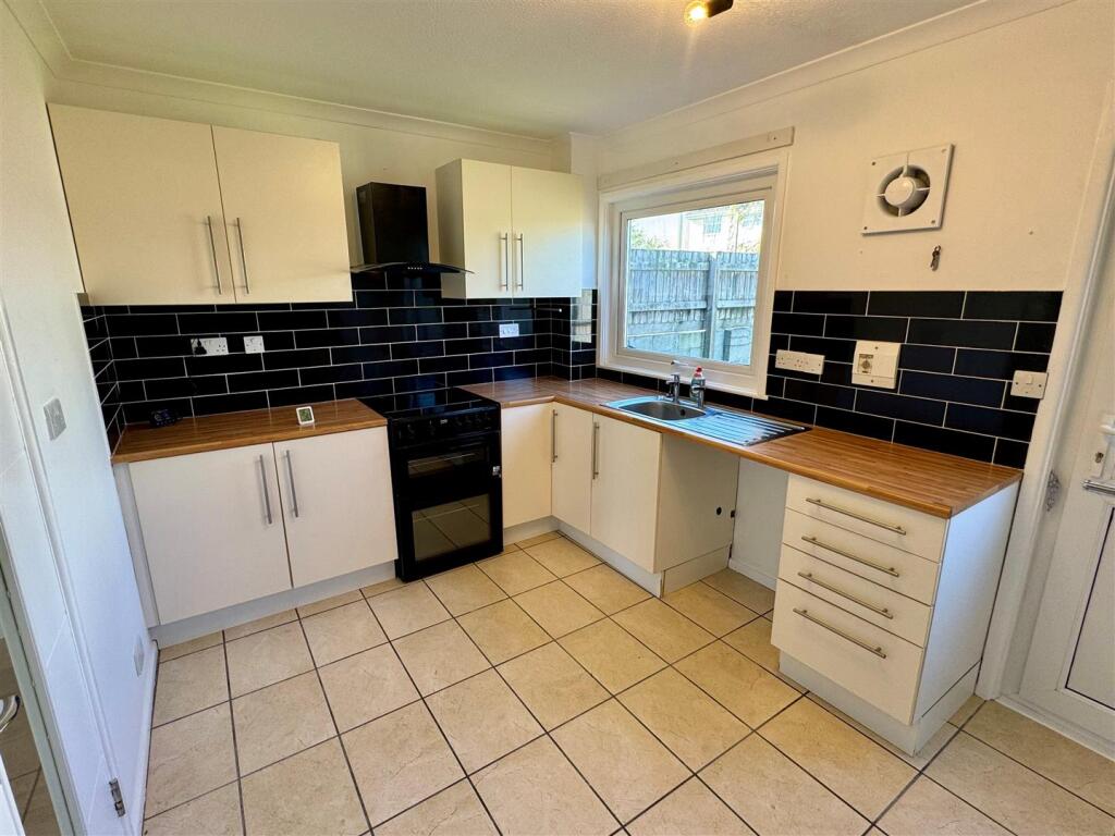 26 Churchfields Road Kitchen