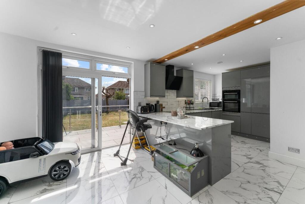 294 Locking Road Weston-super-Mare 33.jpg