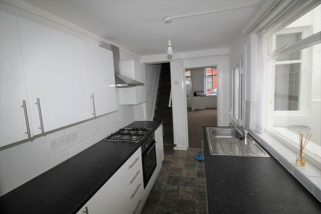 Kitchen (b)