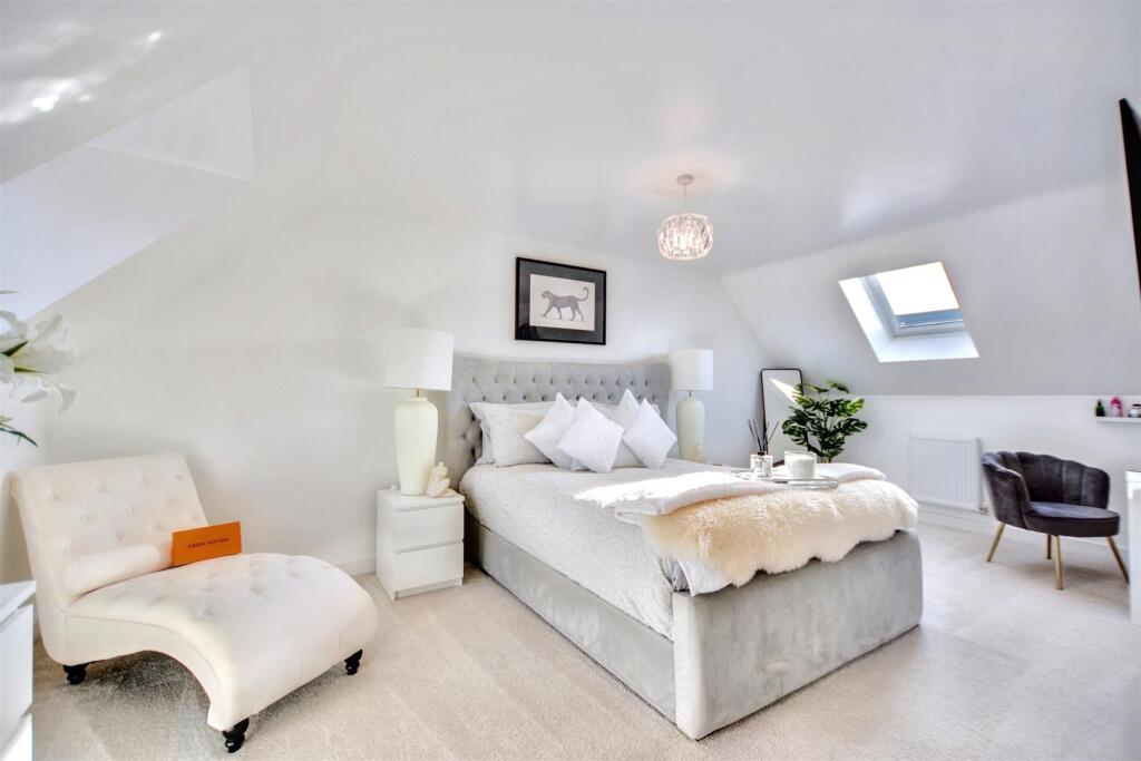 Bedroom 4_1.jpeg