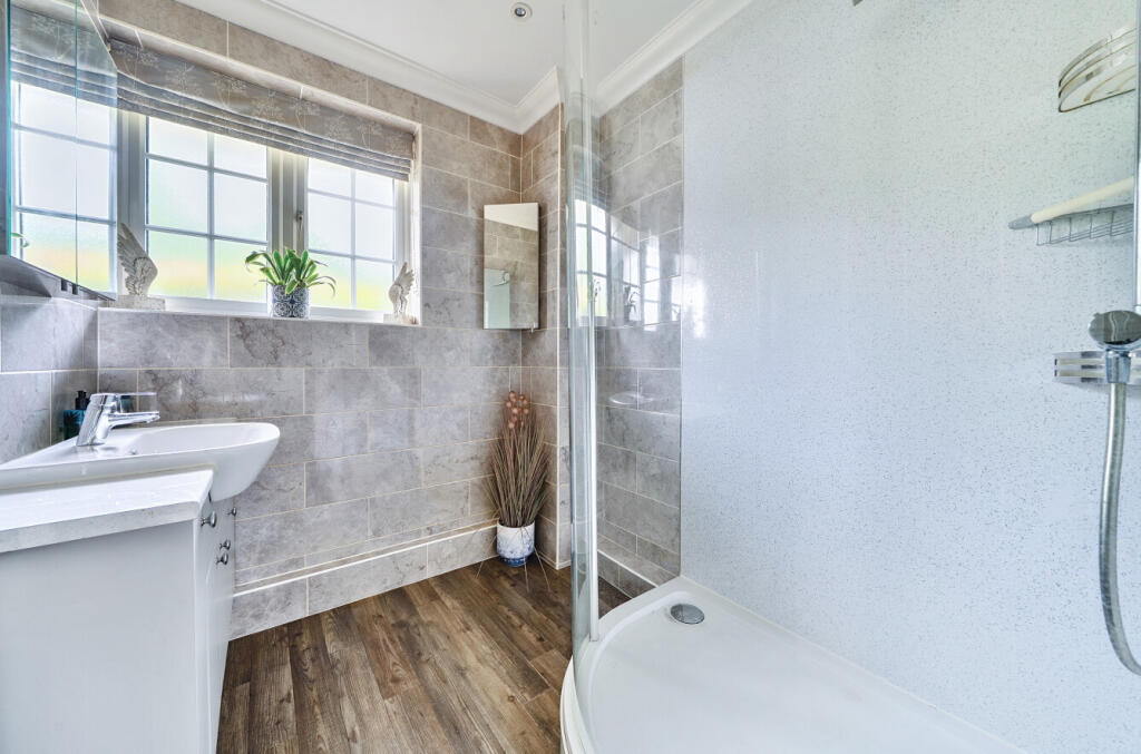 1311360-5-684c611...