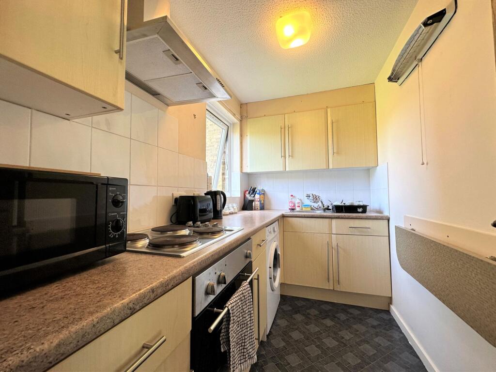 Whimbrel Close, Sittingbourne - Kitchen