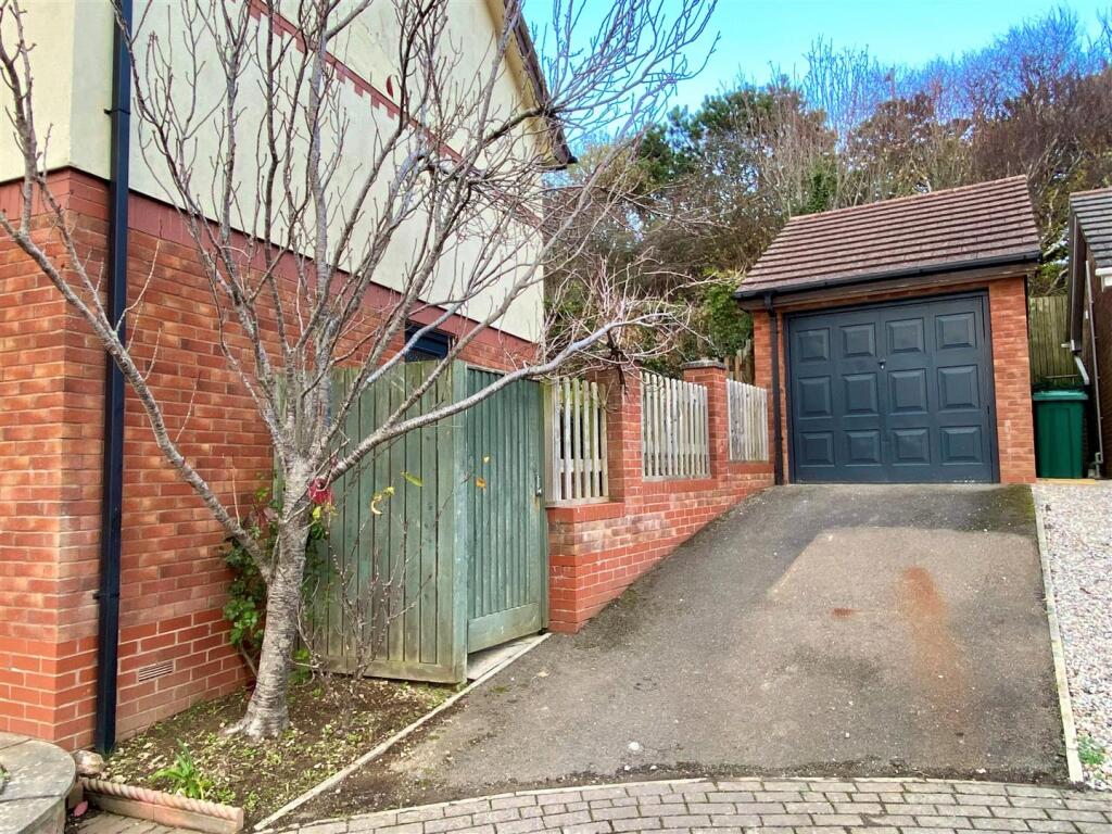 175 Penmere Drive Driveway