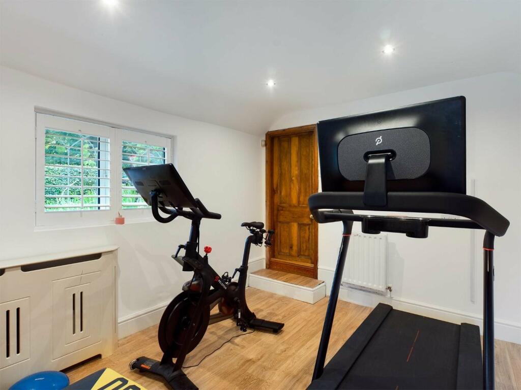 OFFICE/GYM