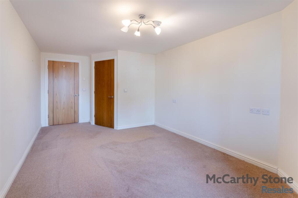 8633963-interior18.jpg