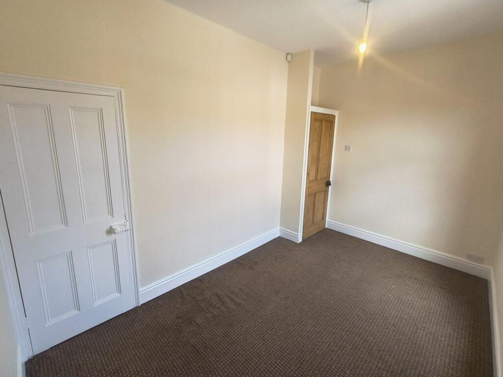 bedroom 1  3.jpg