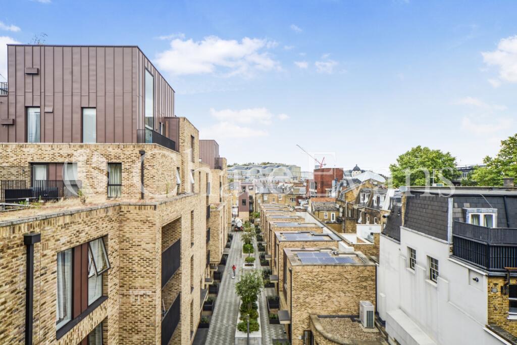 Hand Axe Yard, St Pa