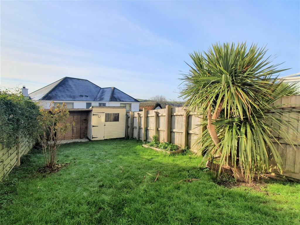 8 Luxon Drive Garden