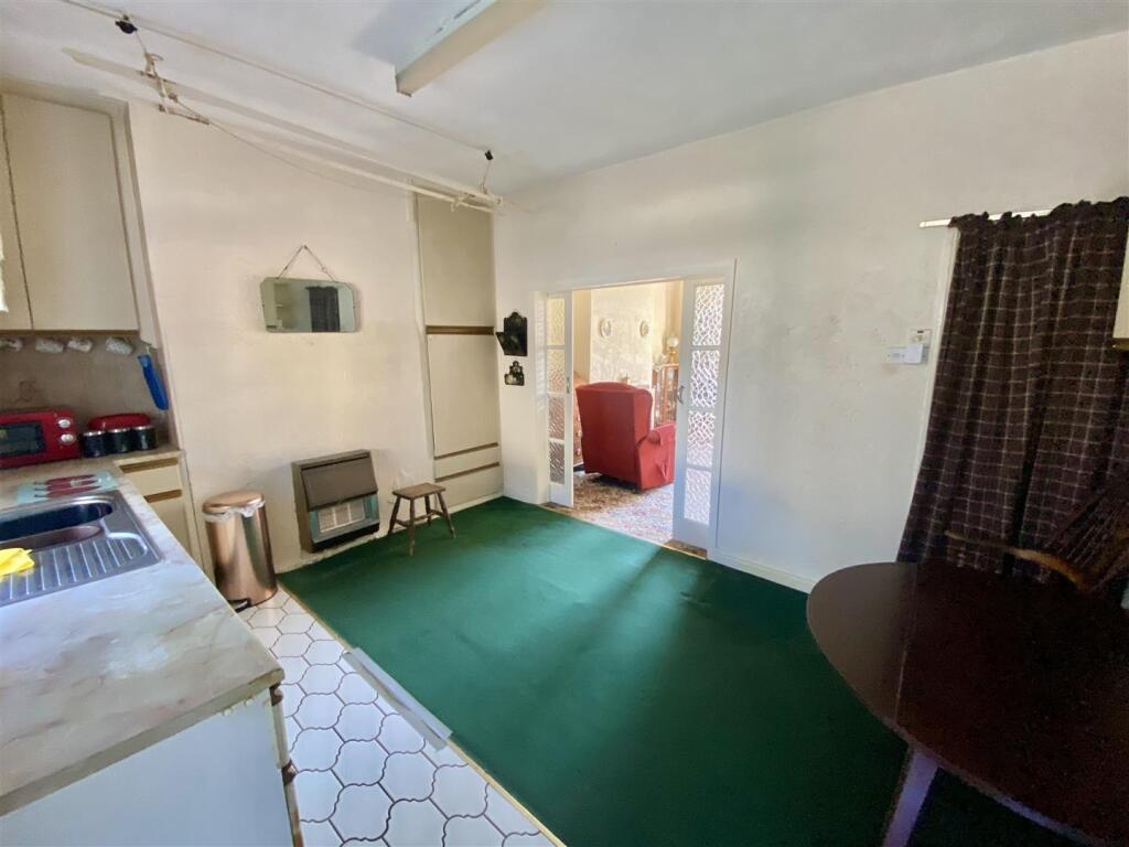 Bramleys Estate Agents - Lee Green - Mirfield (21)