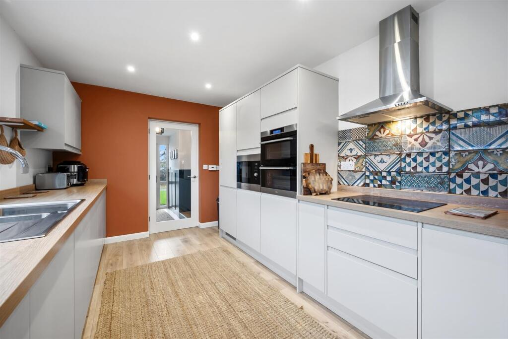 Kitchen - ovens and hob.jpg