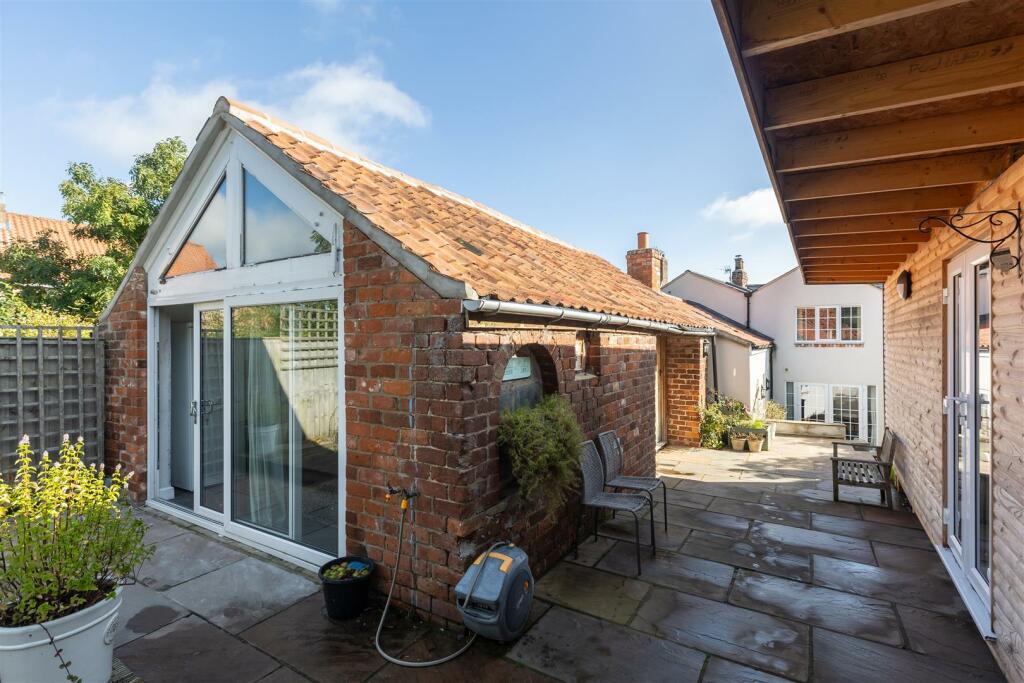 Greystones External-5.jpg