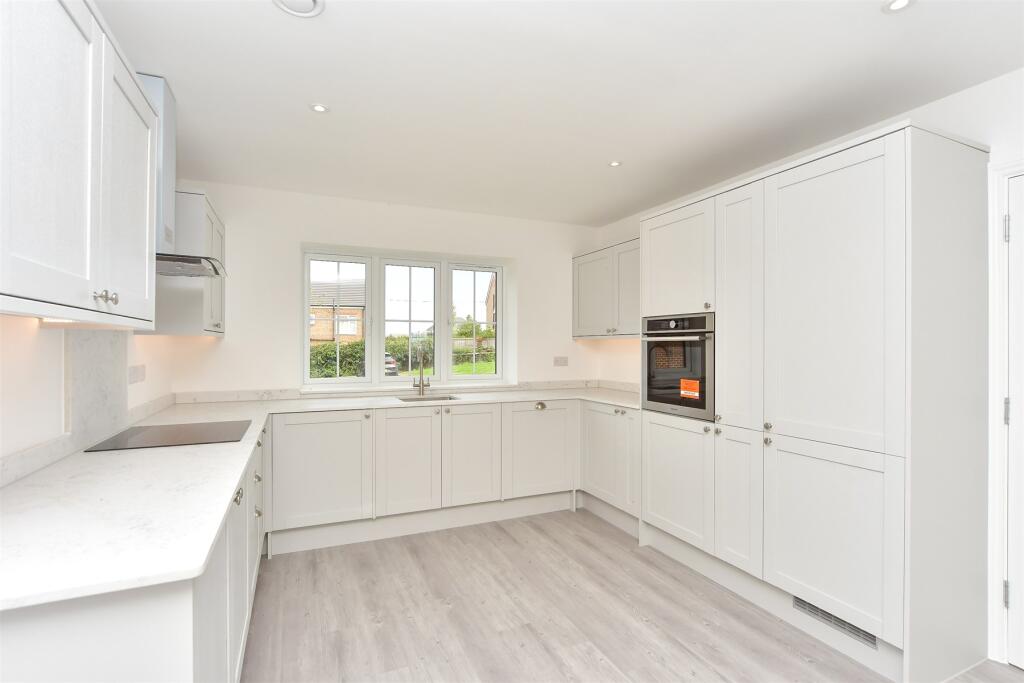 Kitchen/ Living Area