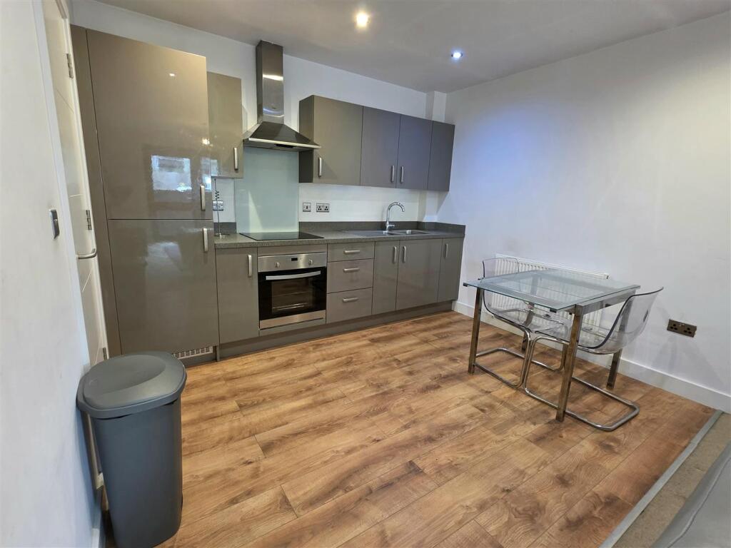 Kitchen/Dining