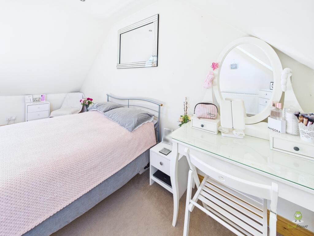 CAM01543G0-PR0156-STILL004