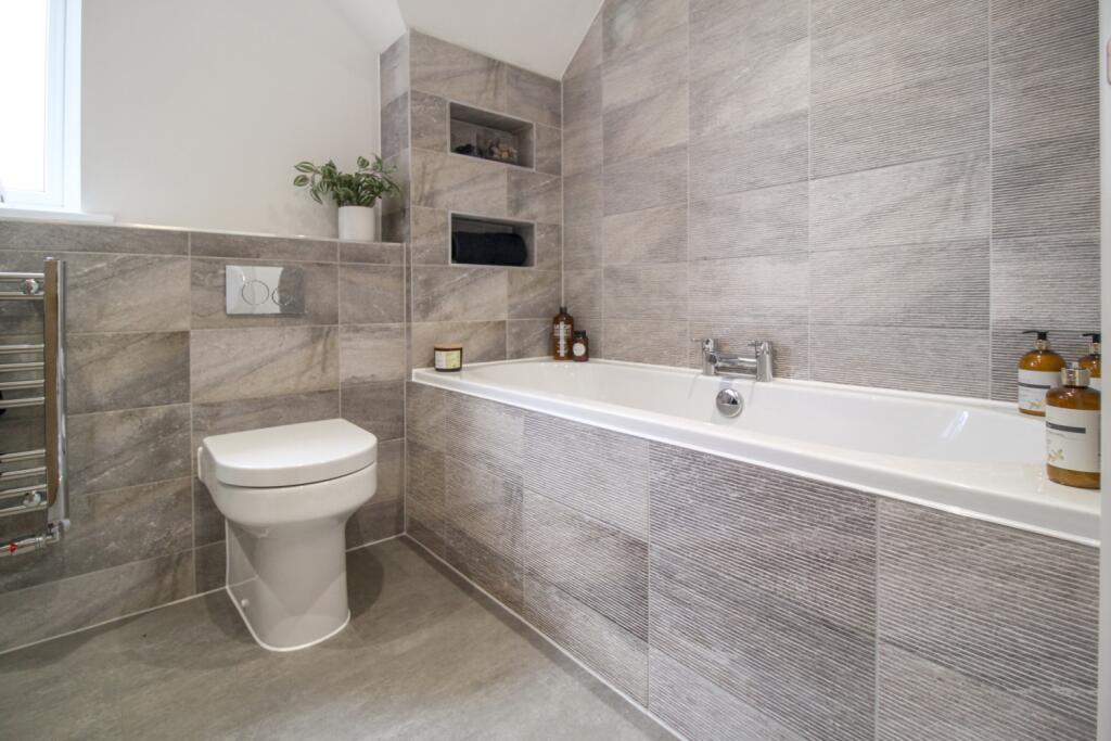 018FA8F6-961D-4A9C-8375-BC2A3BB251D4