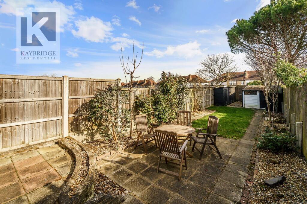 Stoneleigh Avenue, Worcester Park - KT4 8XY