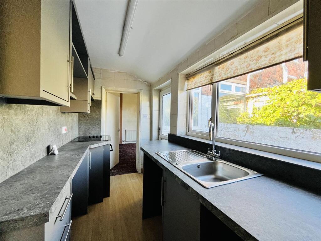 kitchen .jpg