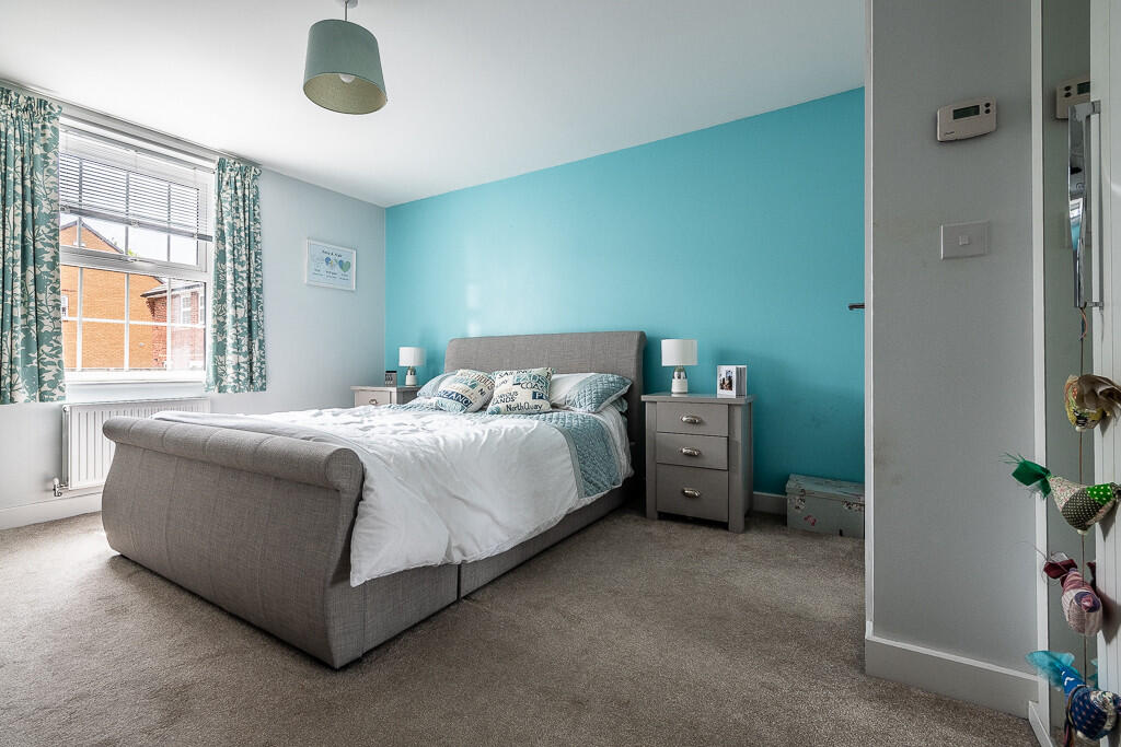 4 Celtic Close - ...