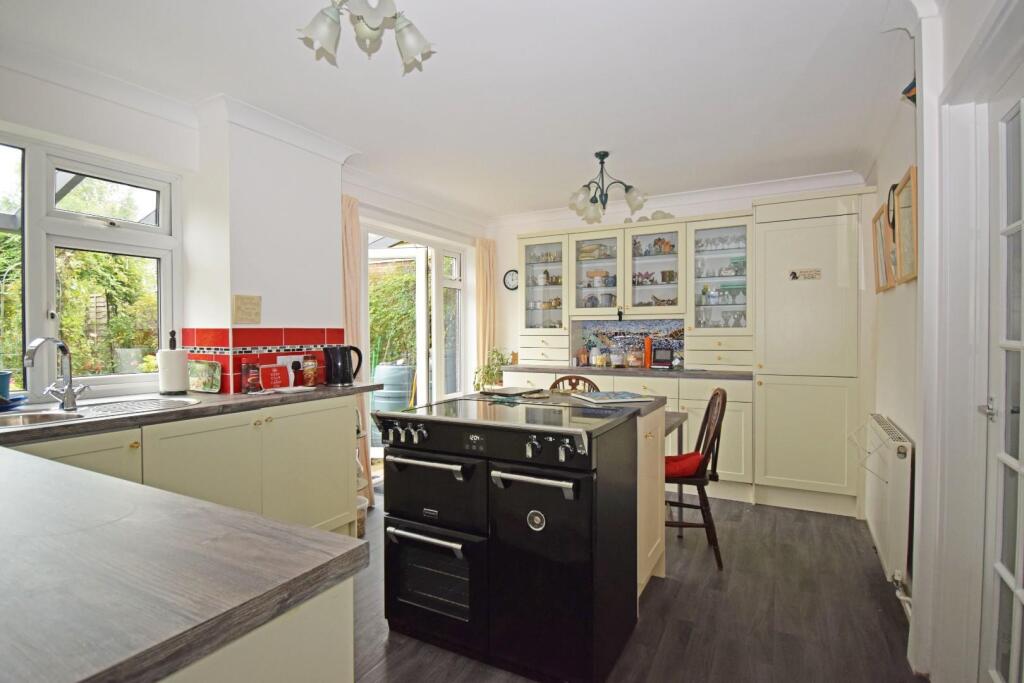 29 Old Station Road, kitchen a.jpg