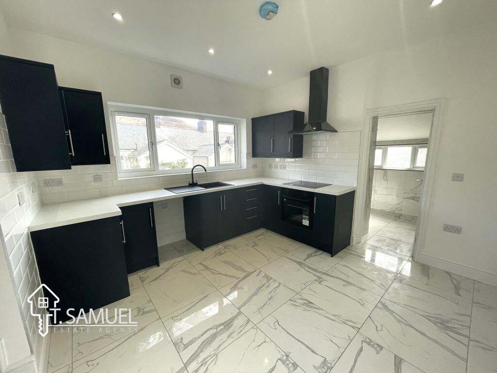 Kitchen 1.JPG