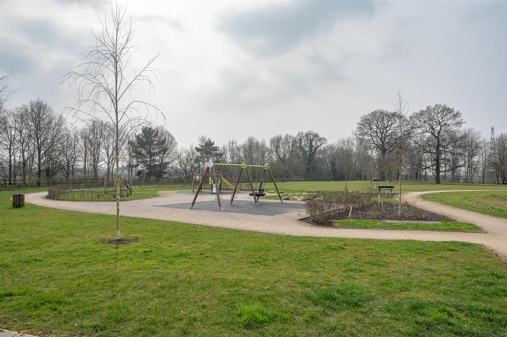 COMMUNAL PLAY AREA &amp; LAND