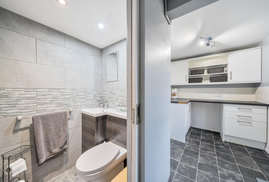 1370360-10-68f606...