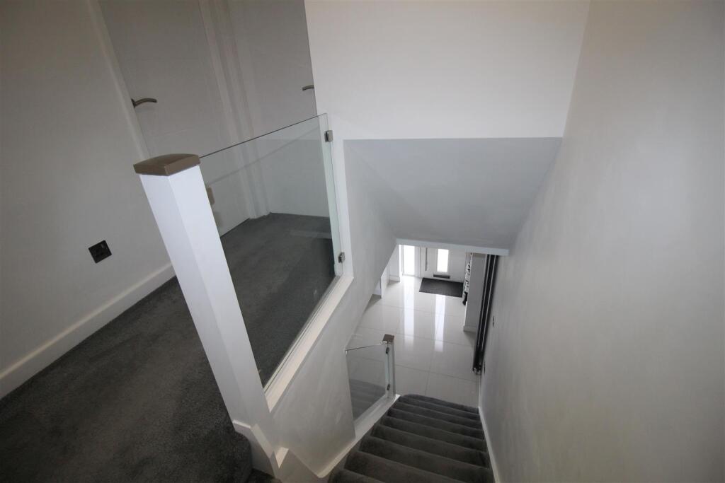 Drake Close, 11 Stairs and Landing.JPG