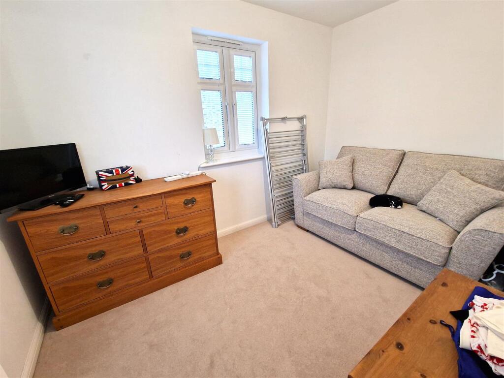 Bedroom 4.jpg