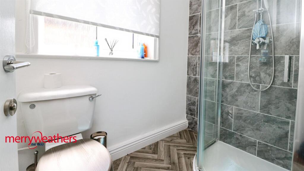 Separate Shower Room