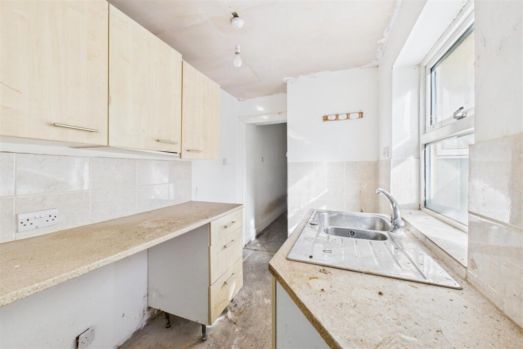 GFF, 36, Seymour Road Easton, Bristol, BS5 0UN | L