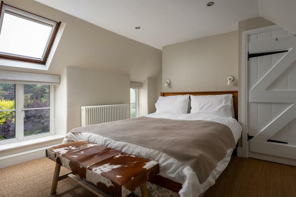 21 - 3 Itlay - GL7 7HZ - Web.jpg