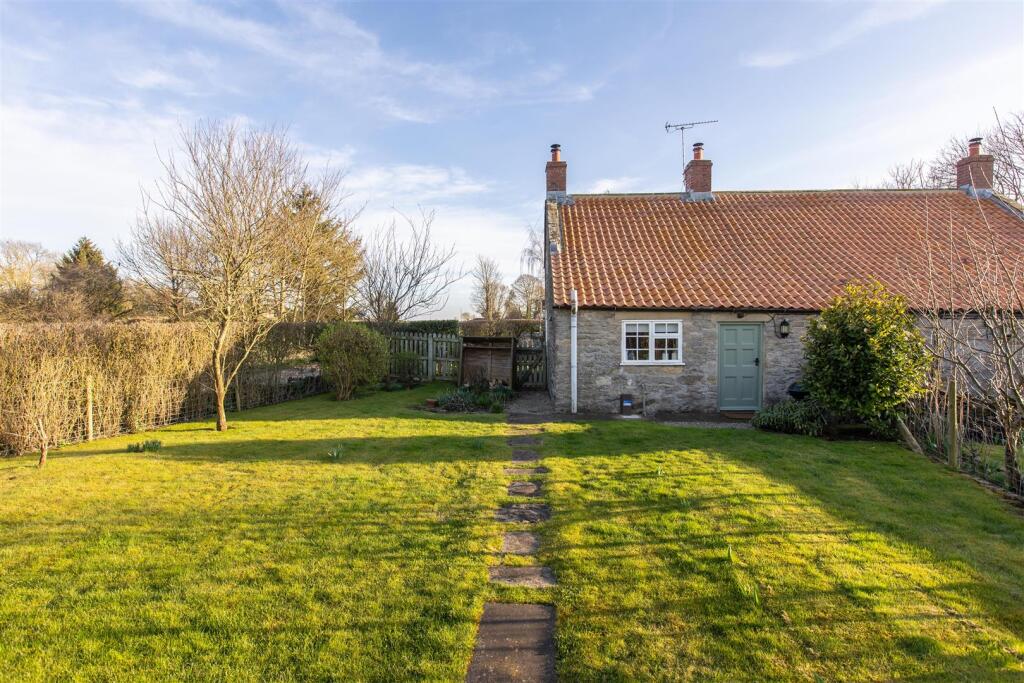 Corner Cottage &amp; The Old Watchmakers Shop External