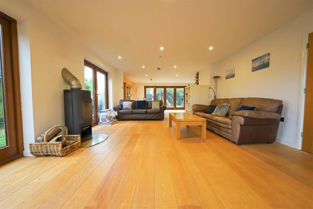 nicholas james kiln  lounge1.jpg