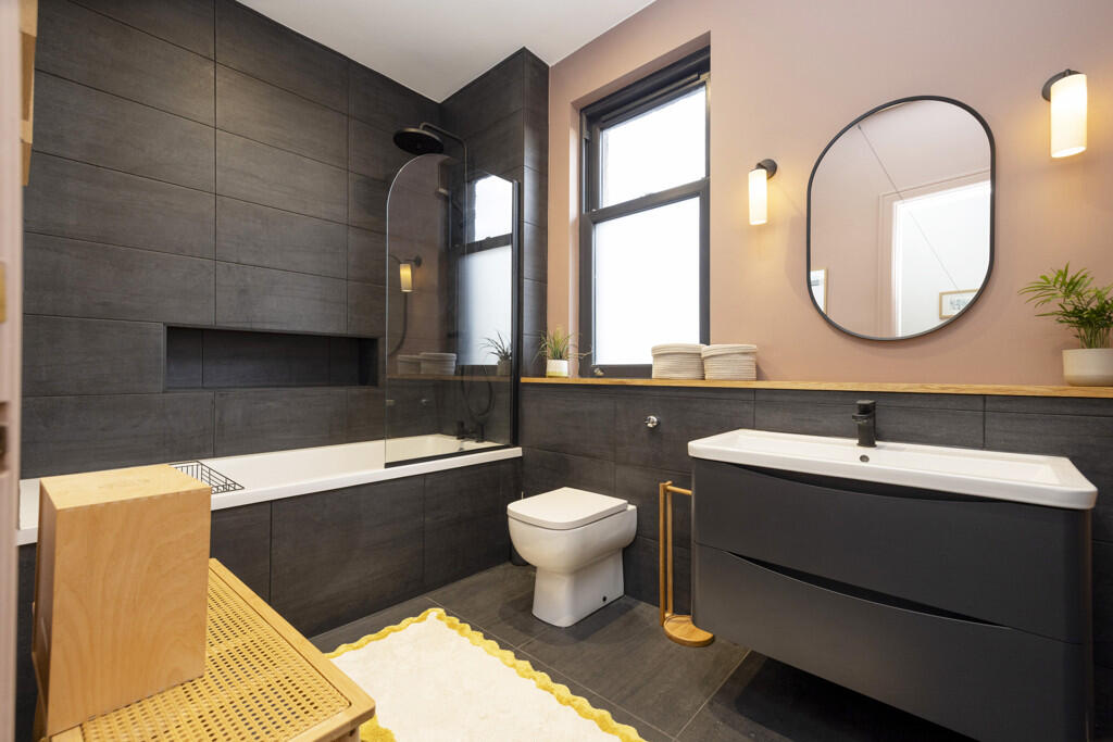 Family Bathroom - 28 Cadogan Road