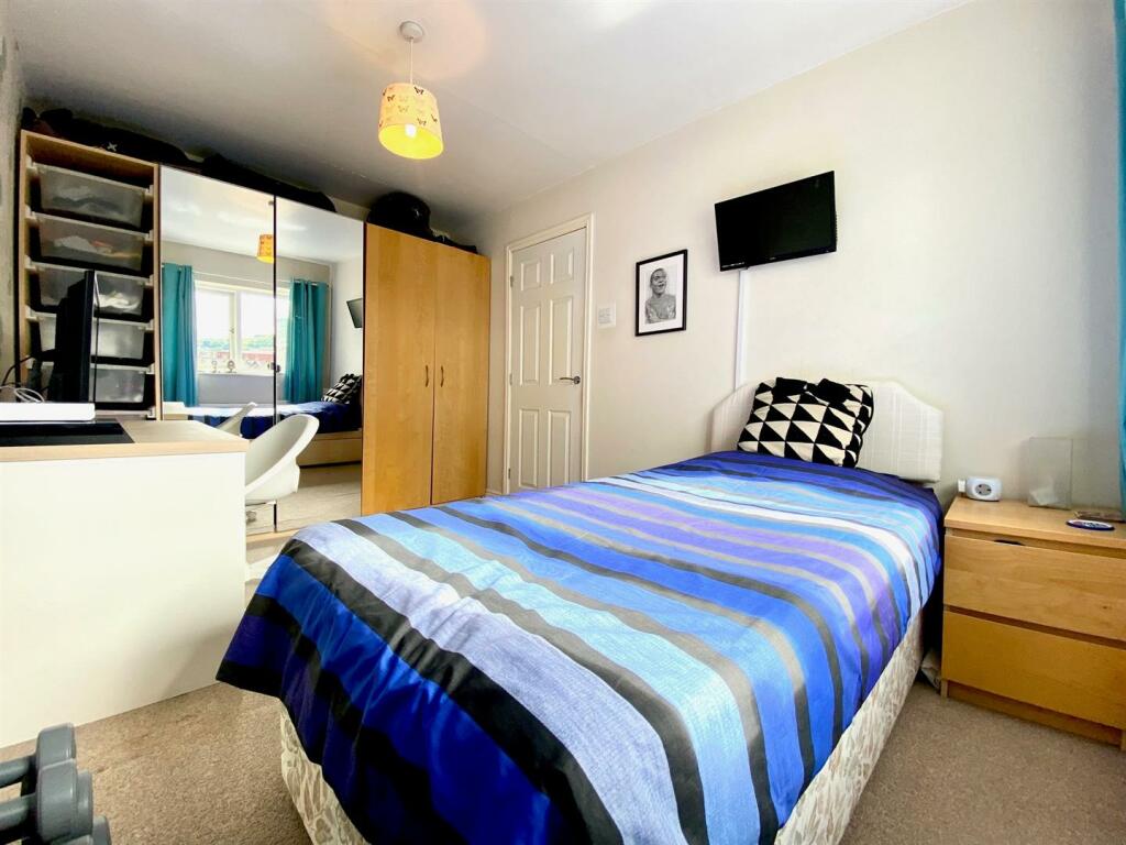 bed 3.jpg