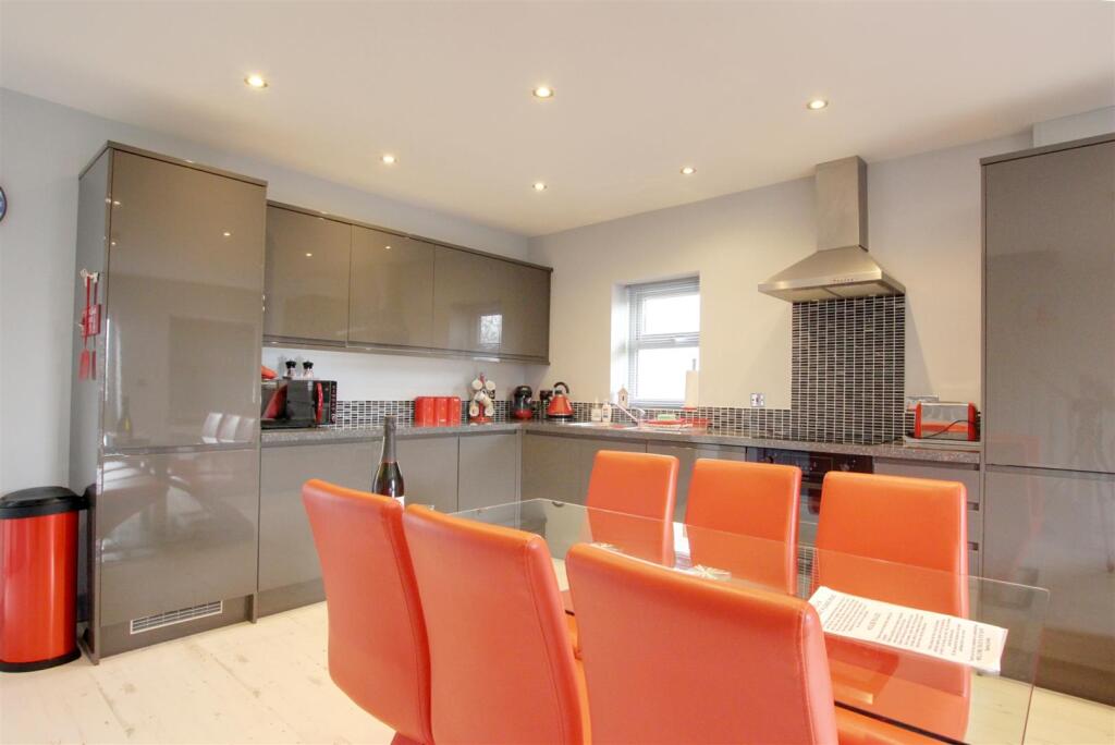 Open Plan Lounge / Kitchen