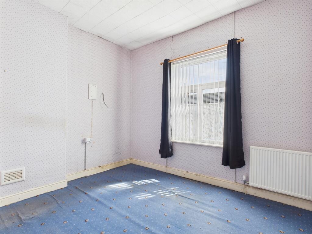 CAM03729G0-PR0050-STILL008