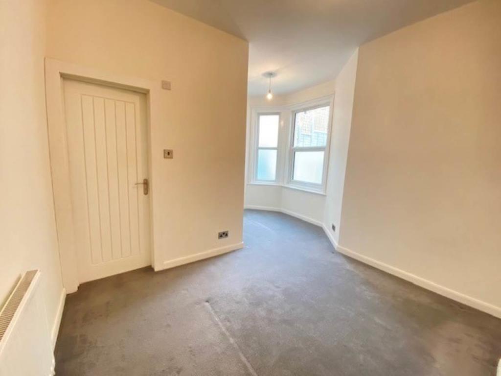 Bedroom pic 1