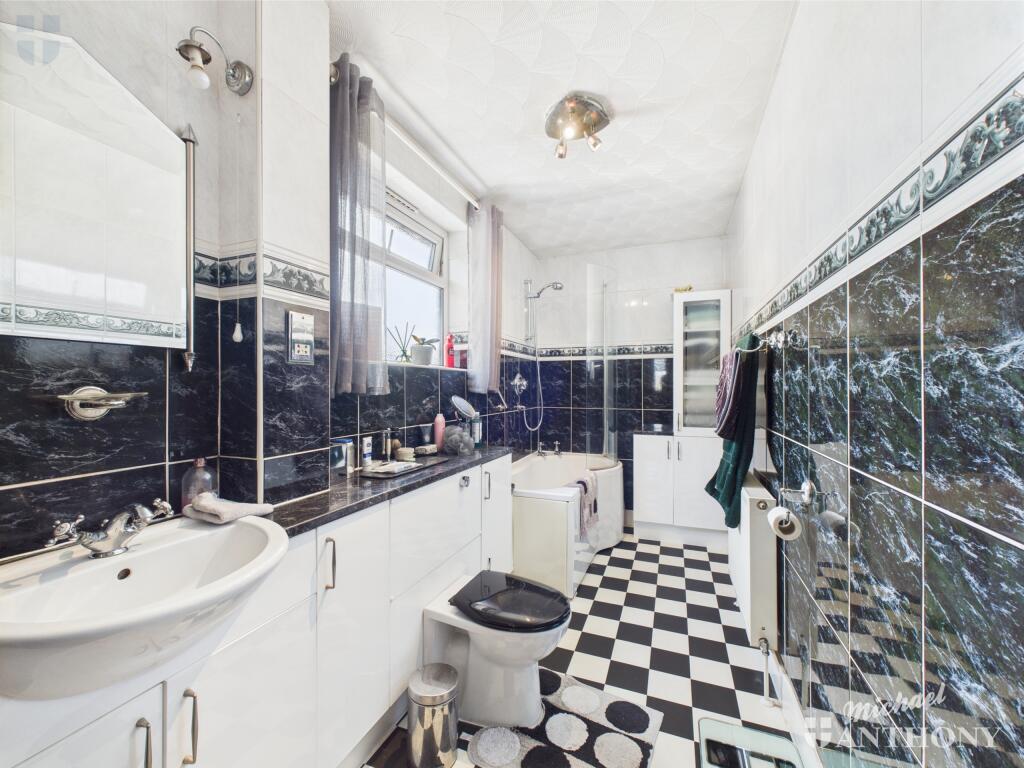 CAM03218G0-PR0629-STILL015