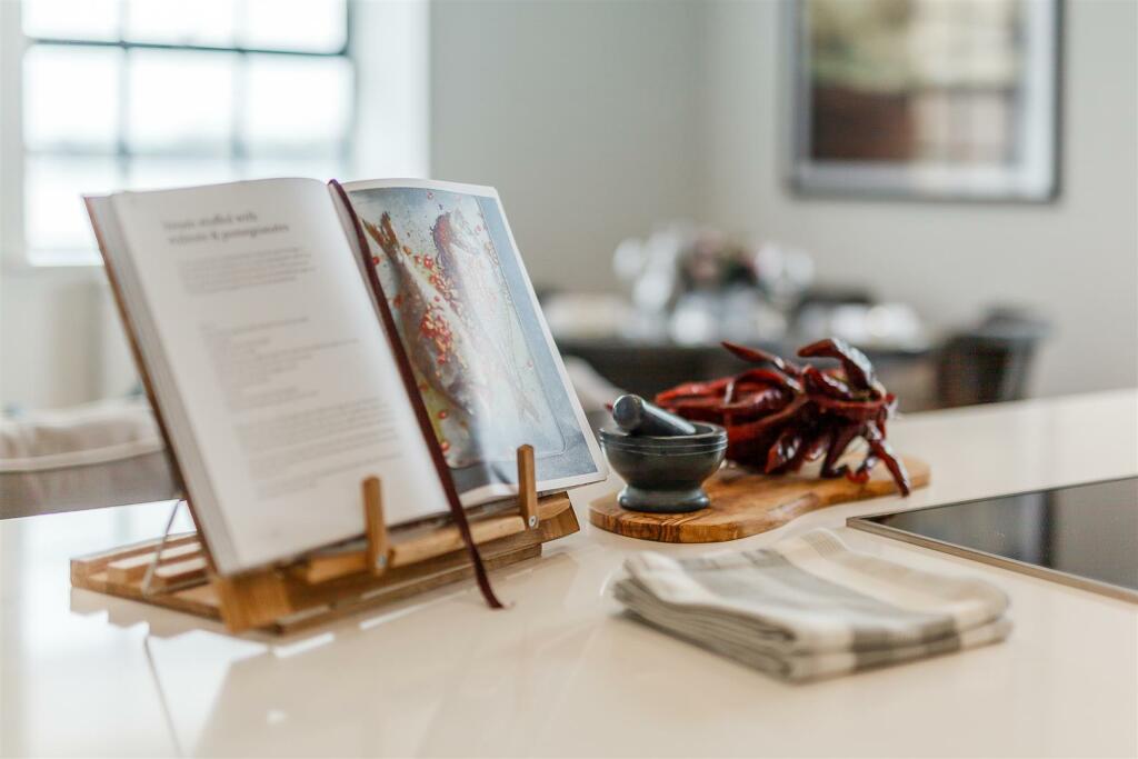 8316099-interior32.jpg