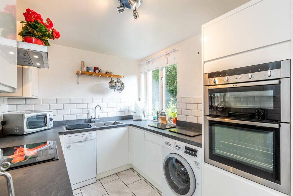 Carfax Court Redland Kitchen.jpg