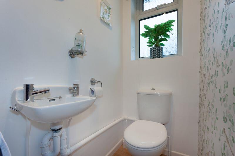 CLOAKROOM 