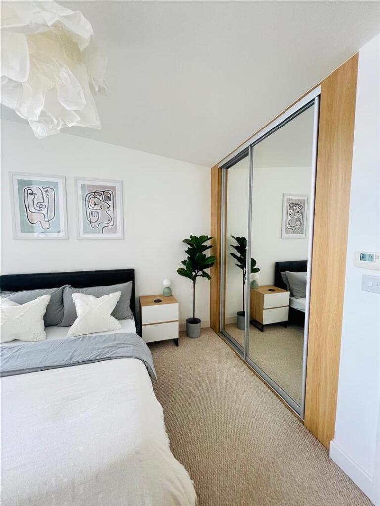 Bedroom 1.jpg