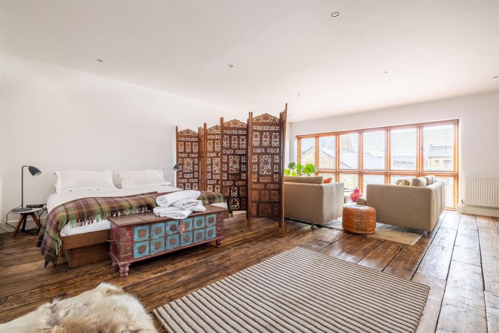 Master Bedroom.jpg