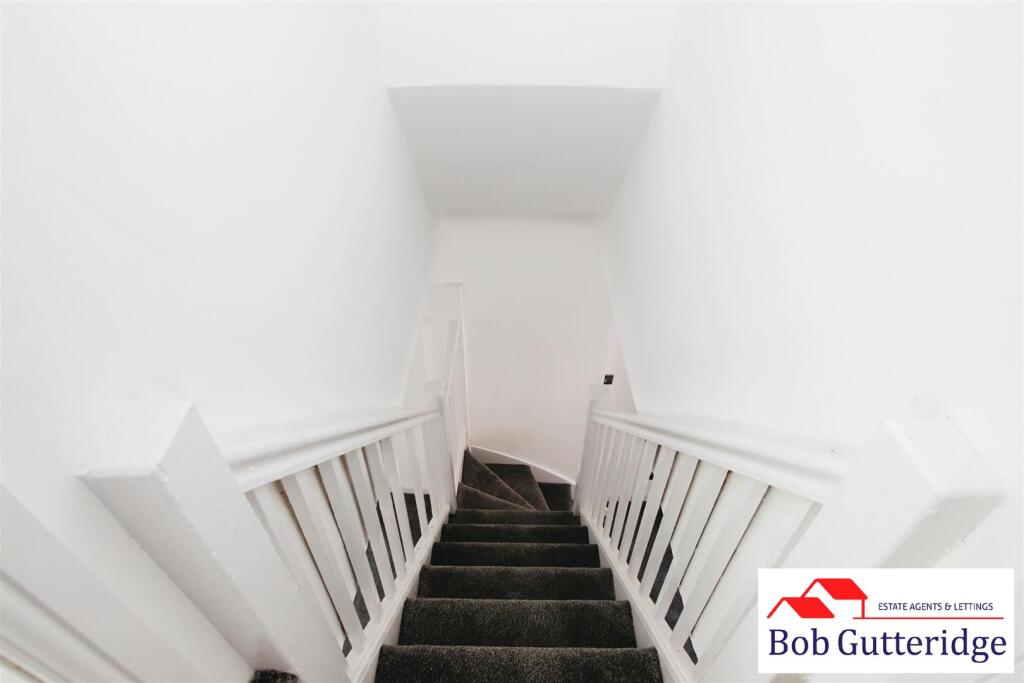 FIRST FLOOR LANDING