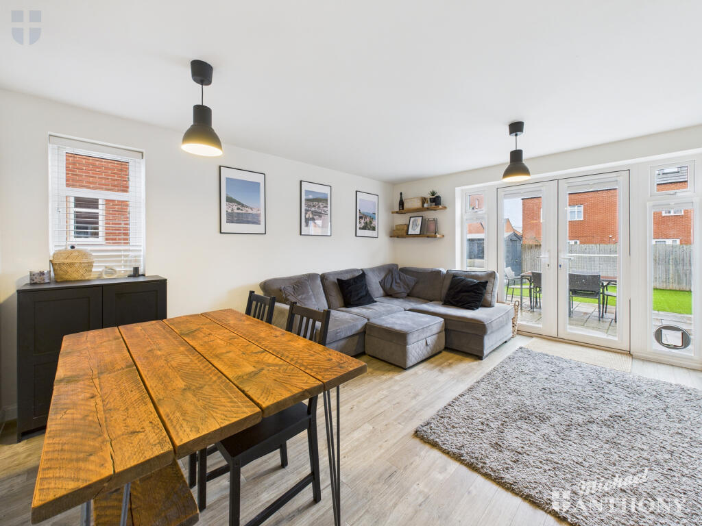 CAM03852G0-PR0479-STILL001