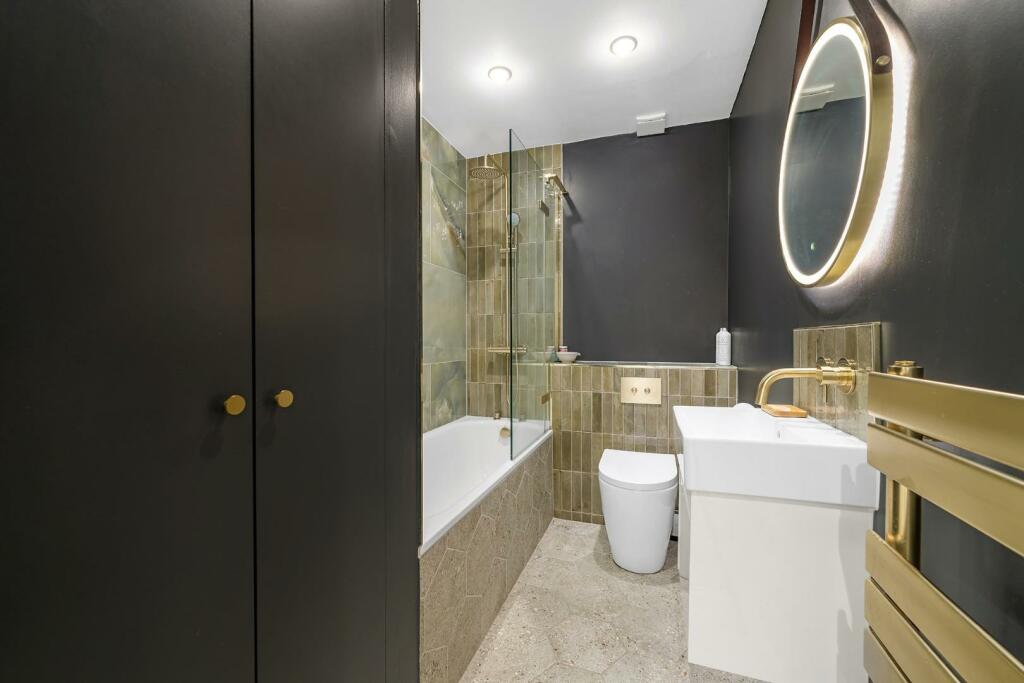 Bathroom.JPG