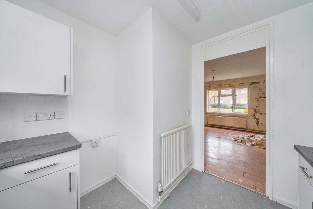 Flat 77 New Road, Datchet, Slough,SL3 9JA