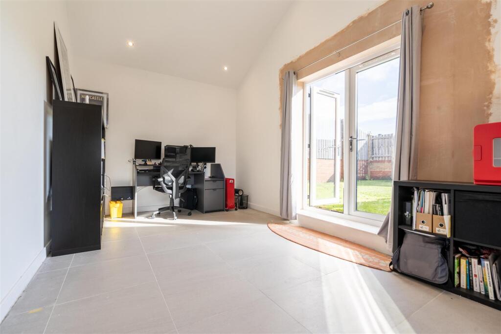 Garage / Outbuilding